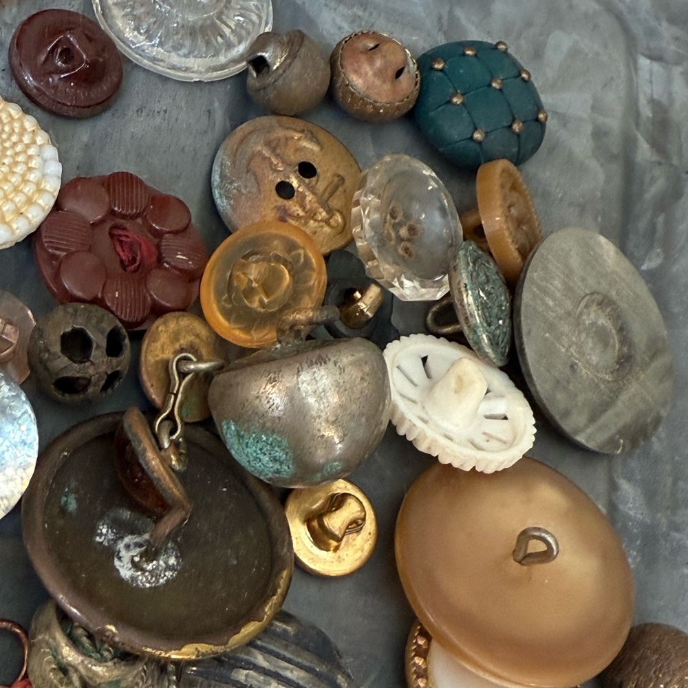 Vintage Button Collection - Picture 7 of 10